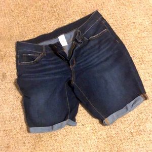 Ladies cuffed denim shorts